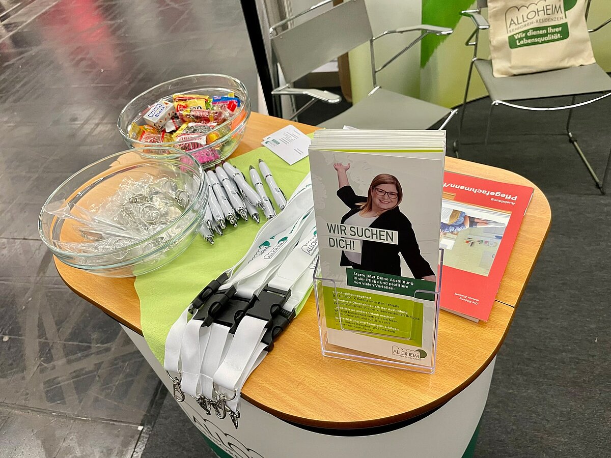 Geschenke beim Messe-Stand der Pro Talis Seniorenzentren aus Werne